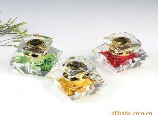 高端汽車香氛新體驗 水晶香水瓶與汽車香水座系列